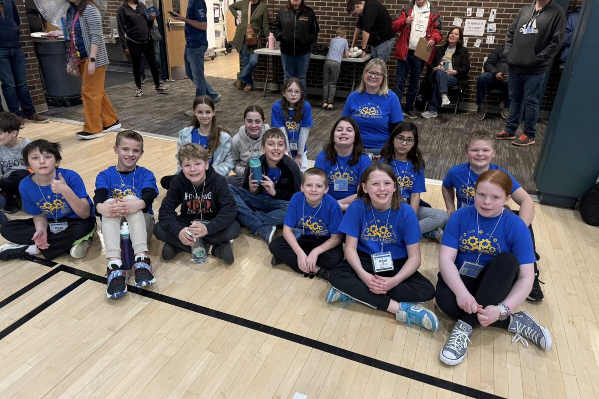 group picture of GV robotics team