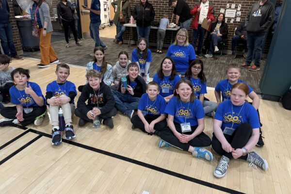 group picture of GV robotics team